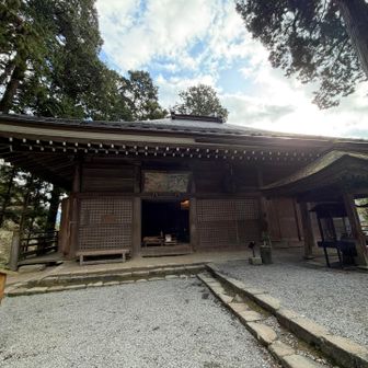 奥の院ヒキで。