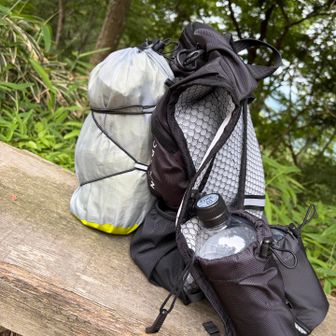 トレランしないのに、トレラン用ザックを衝動買いしたので、使ってみた。やはり軽い。
でも必要性が低くてもカッパを置いてくる勇気は無かった。私にはULは無理みたい。