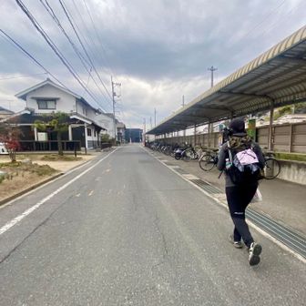 カンカンカン♪と音が鳴り出しミートソースさん激走🏃‍♀️💦
縦走後でもまだ走れてる🤣
しかしあと一歩の所で間に合わず…
1時間に2本の貴重な1本を逃してしまう💦
お話し長くなりすぎ、申し訳ありませんでした🙇‍♂️
吉備津駅でミートソースさんとはお別れ👋
今回短い時間でもお会いできて良かったです🙇‍♂️