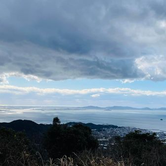 悲しくって泣いてるわけじゃあない
生きてるから涙が出るの
こごえる季節に鮮やかに咲くよ
ああ　わたしが　負けるわけがない


いい歌ですが、もし気になって聴こうと思っていただきましたらぜひPVで😊
めちゃくちゃカッコいいのです。
やや、「日産のCM」です。笑

https://youtu.be/iQhRmQWwDYs?si=0dDcyTxHeMBKngf6