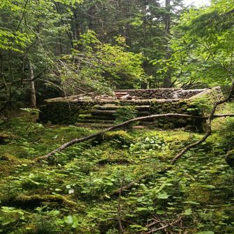 七色平避難小屋跡