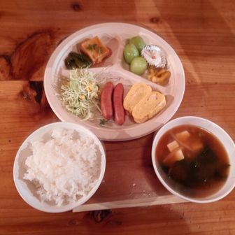 朝食はなんと三時に用意いただきました　味噌汁がしみる。。お借りした写真です