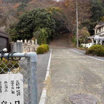 路面電車の東山駅近くの登山口。