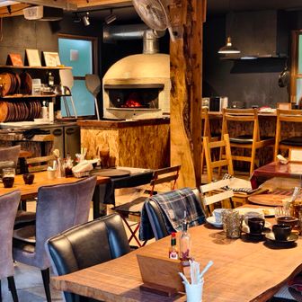 落ち着いた雰囲気　石窯のある風景