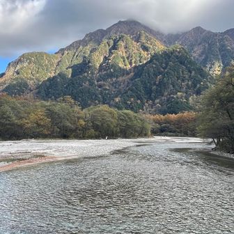 綺麗な梓川と六百山⛰️