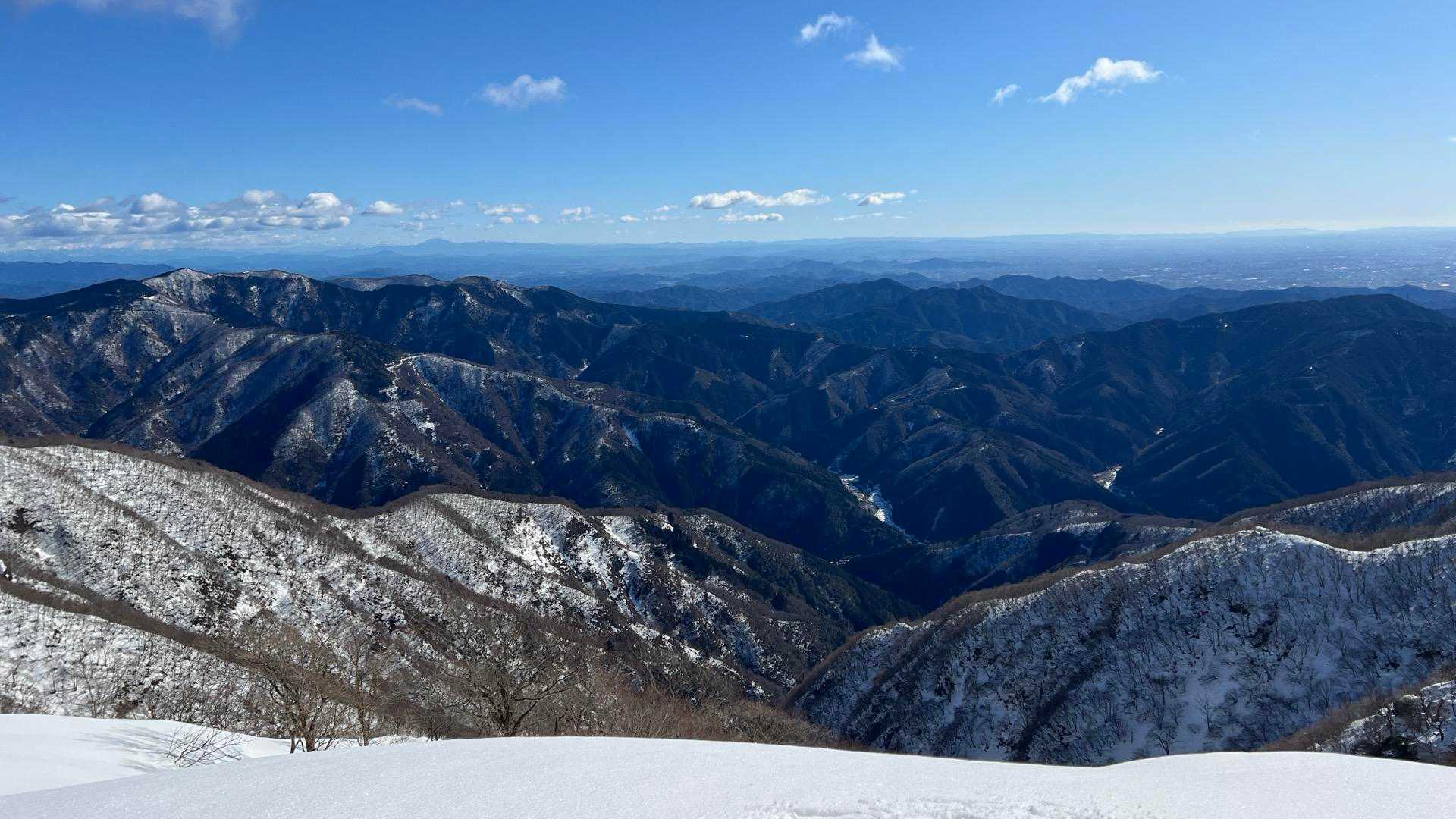 金華山からの眺めとは真逆。遠くに行けば行くほど山が低くなるという…。