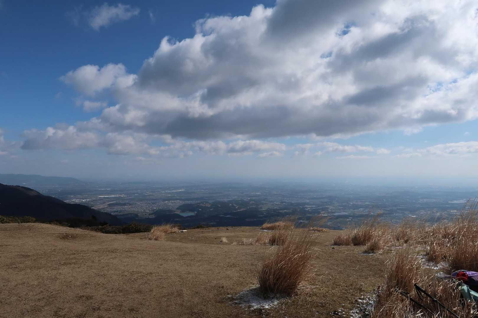 入道ヶ岳山頂に到着しました⛩️。これは伊勢湾方向の眺めです✨。