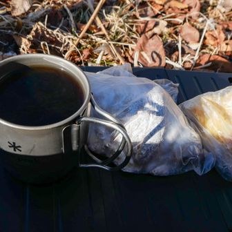 朝イチで買ってきたパン食べます。
お気に入りのパン屋さんのひとつ、
松本のサパンジ🥐
どのスタッフさんも丁寧な接客で、素敵なお店