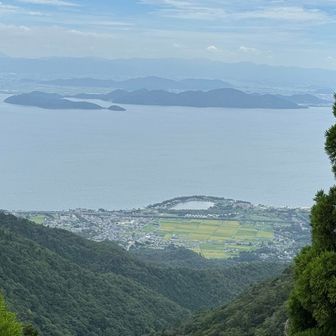 清々しい琵琶湖が霞んで残念