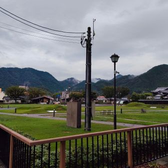 出発点の鳥居⛩️の西側の眺望。
鴻ノ峰⛰️(左)と大蔵山⛰️(右)