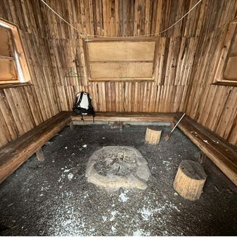 メシだメシだ～！
やはり冬は壁があるとありがたい☺️
ほのぼのクッキングタイム～👍