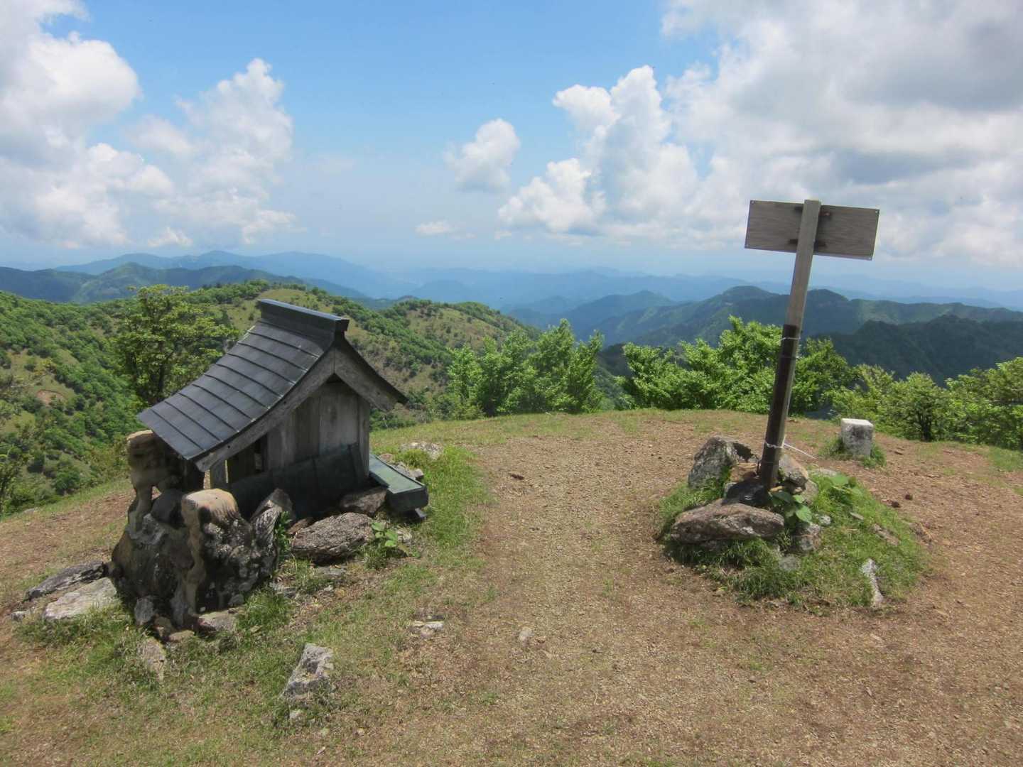 １１時１４分、雲早山山頂に到着。