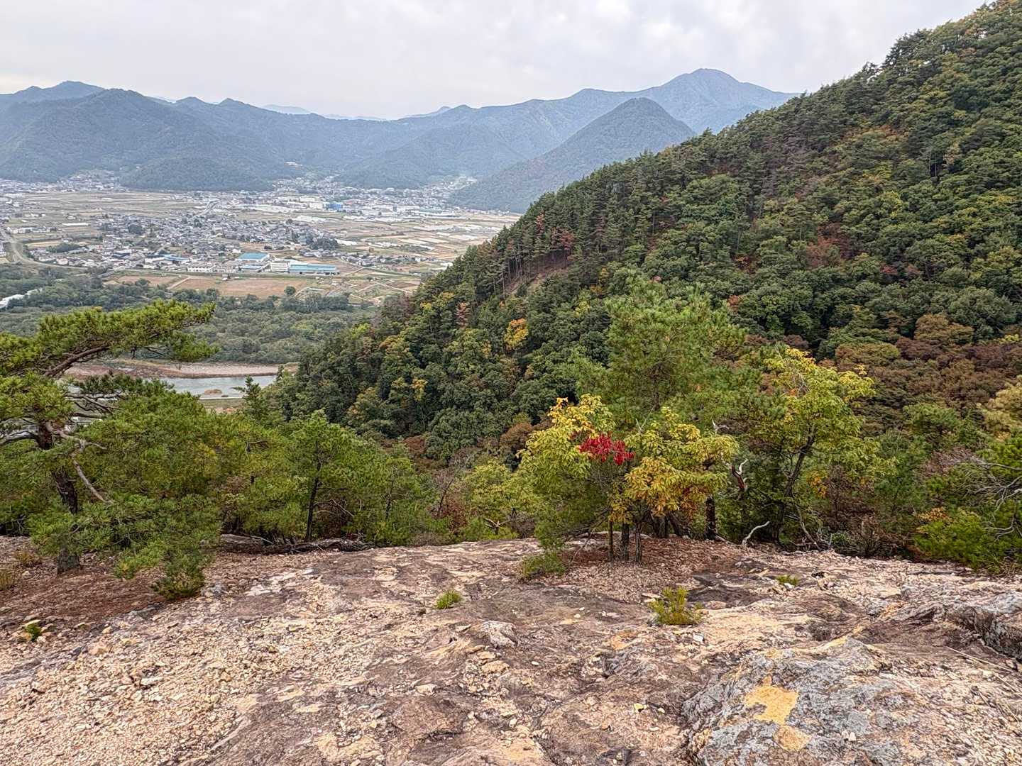 向こうには🍙おにぎり山(自在山)が！
いつか登りたい✨