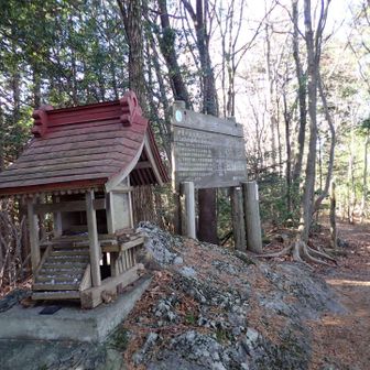 愛宕山ですが、山頂表示はありません。