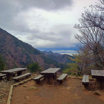 今朝登った三峰山方面