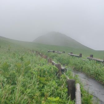 先に見えるのがつばめ山