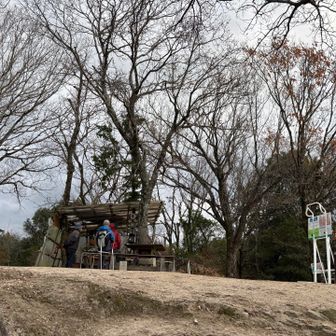 牛田山に戻って来た
地元の方のサロンになってるね
