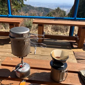 見晴らし小屋ベンチを借りてコーヒーTime

落ち着くんですよねー🤭

展望デッキ❣️