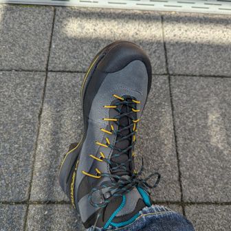 前日の仕事終わりに石井スポーツでいろいろ試し履きした結果、予定外に購入してしまったスポルティバTX4。最近の靴は軽くてフィットして、凄いなー。高かったけど。