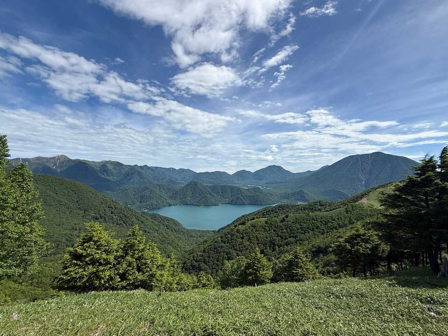 中禅寺湖の向こうに白根山から男体山まで☺️