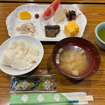 落ち着いたところですぐさま夕飯🍽️
疲れた🥱
雨降ってるし星空無しだからすぐに就寝