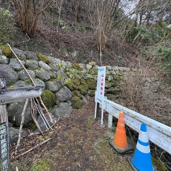 分かりづらい登山口　もう4回目なので覚えました👍
