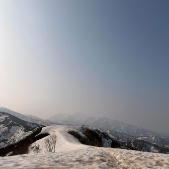 一気に視界が開けて　八海山がお出迎え