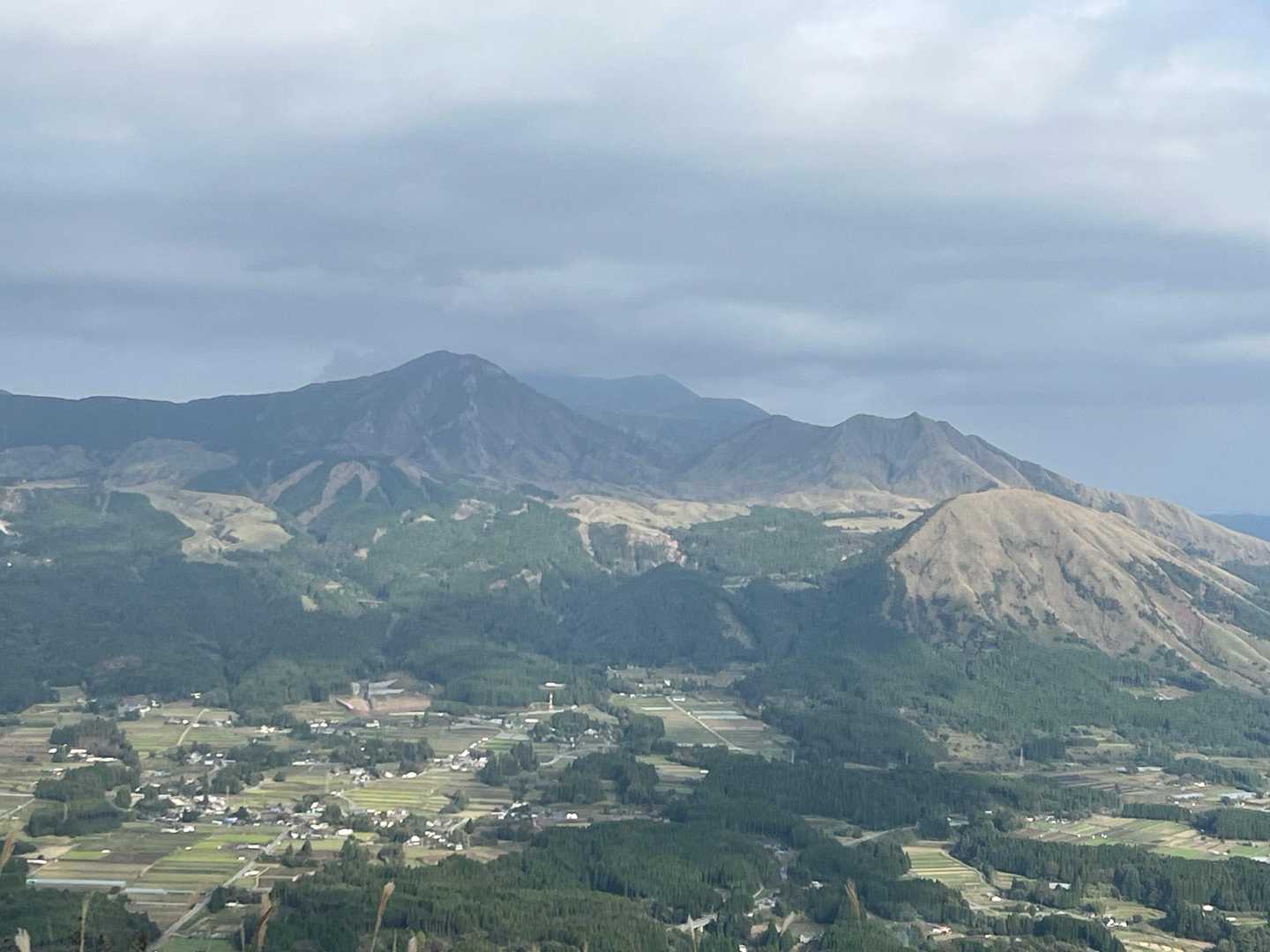 もうすぐ下山
いい眺めの見納め…
今度晴れた時にじっくり来たいものです

さて、さっさと帰ります