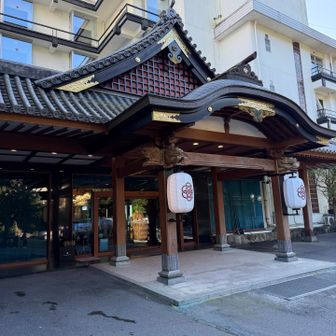 いつもは、このまま帰るところですが、今日は贅沢に神社バス停の手前にある亀の井ホテルに一泊します。温泉に浸かって疲れを癒しました。

本日も無事下山。お疲れ山でした。