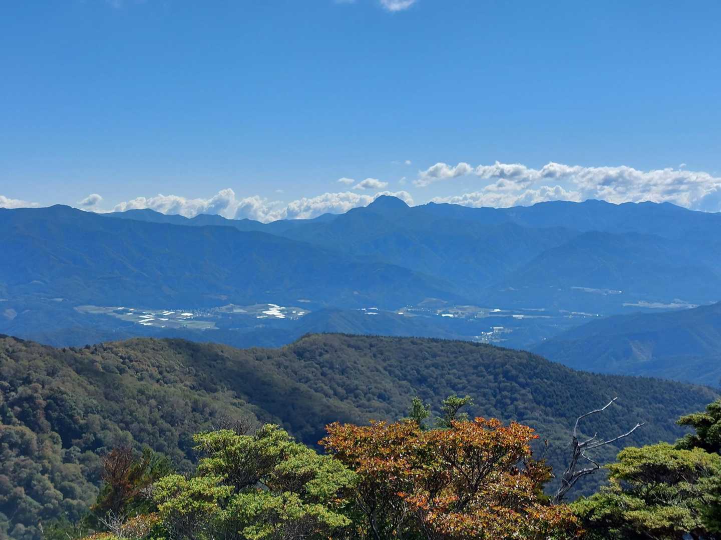 南側のポコは皇海山🎵