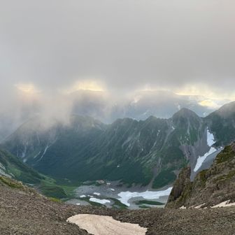 夜明けの穂高岳山荘🌅