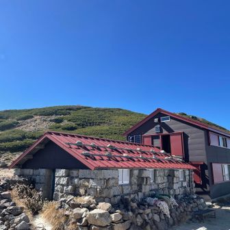 西駒山荘
石室が有名です