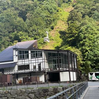 下山しました。止まってるバスでまず高山へ。そこから、乗り換えて名古屋に戻ります。