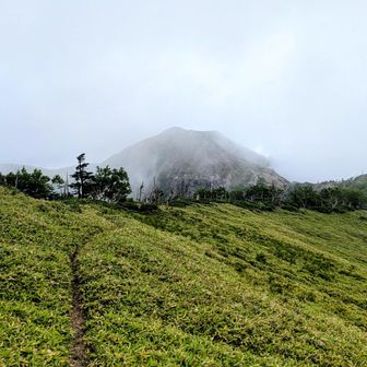 白根隠山へ