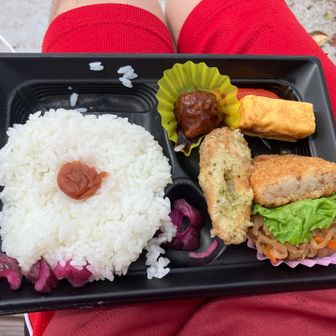 西原村ﾓｰﾆﾝｸﾞﾄﾚｲﾙ大会で　頂いたお弁当🍱…頂きます🙏