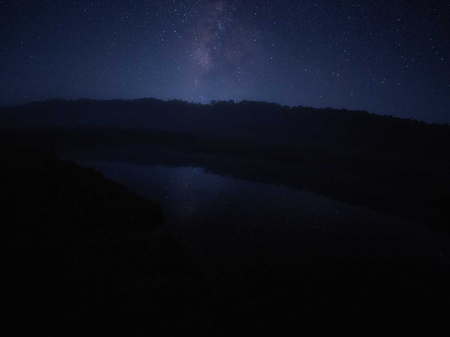 火口の湿原に降りる👍
夜露がひどくて撮影ムリかなぁと試したところ、何とか撮れました。