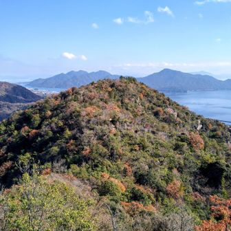 玖波槍から見る行者山⛰️
厳島（宮島）も見えます😍