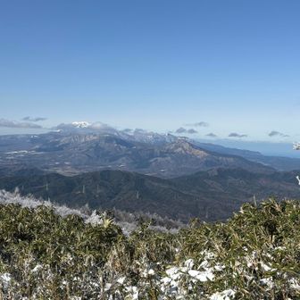 あの雪が積もっているのが大山