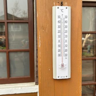 気温８℃。