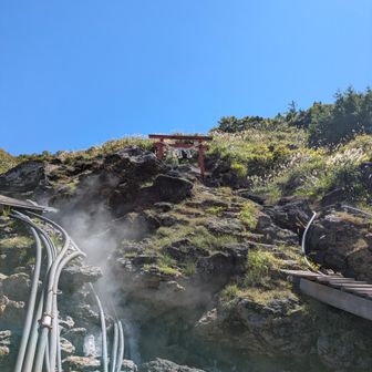 登山口に戻ってきました。
温泉が流れる上に温泉神社⛩️
こういう登山口なかなか無いですよね。