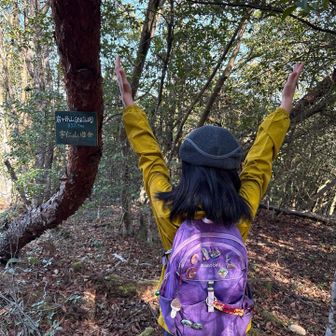 YAMAPのランドマークは一本松となってますが岩ヶ谷山が正式？
さっきの篠ノ丸城址のところに
一本松って書いた石標がありました
わかんないけどYAMAPの一本松に登頂ポーズ