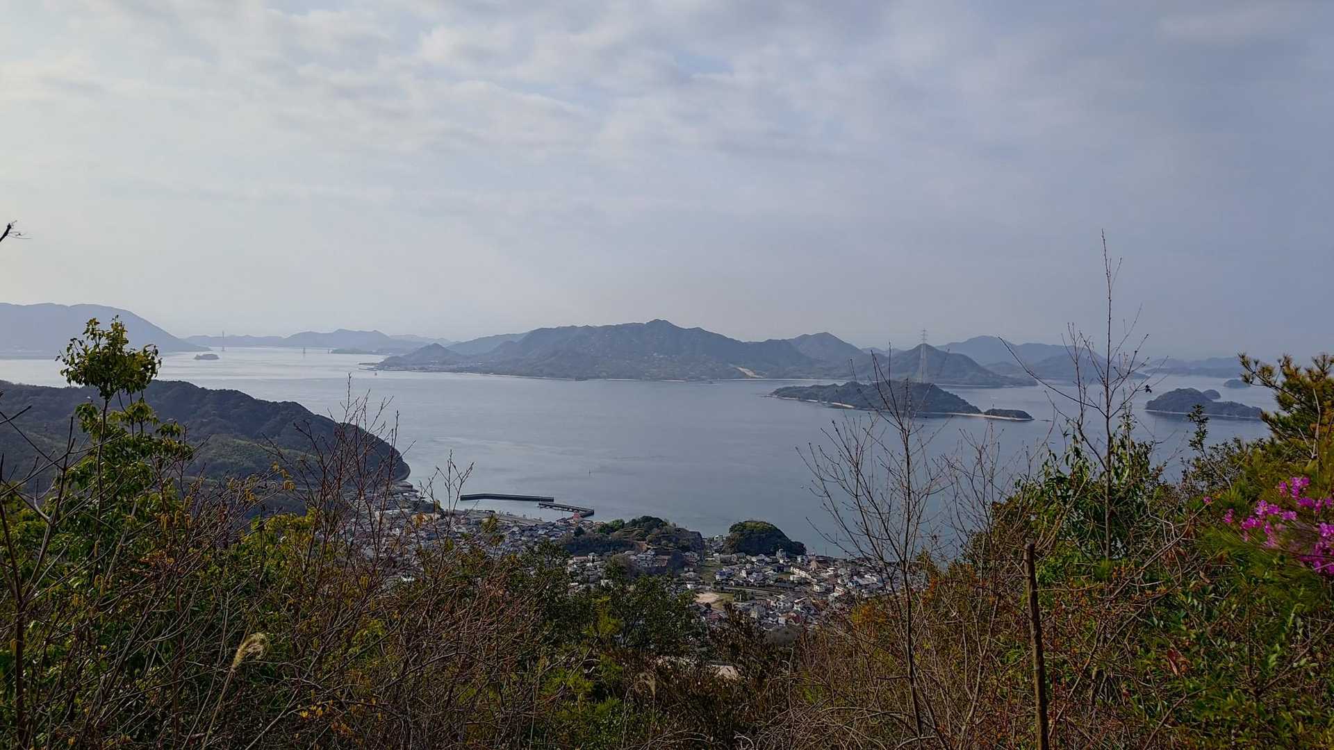 山頂ひろば手前より。