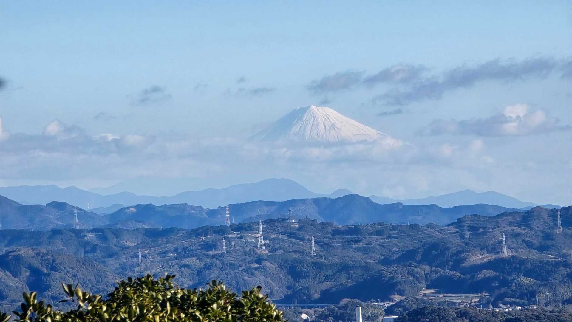 消えてしまいそうな富士山
