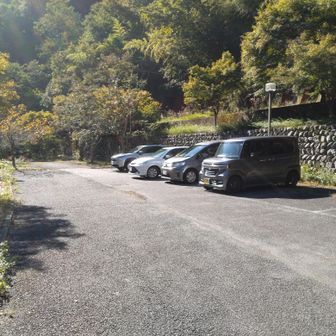 渓流公園駐車場。私のような運転に自信のない方は、ここではなく大型バス駐車場に停めることをお勧めします。