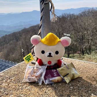 ここでエネルギーチャージ…🍡🥯☕️

私の名前は『リン』…🎒
4月から魔法学校に入学しました…🏫

いっぱい勉強して『てんくらC→てんくらA』と『食べても太らない』魔法を習得する事が目標です…🧙‍♀️