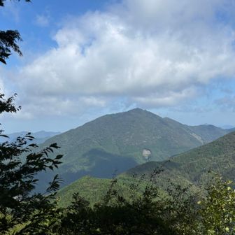 高見山。流石の貫禄です。ここら辺からチラホラ眺望ありです