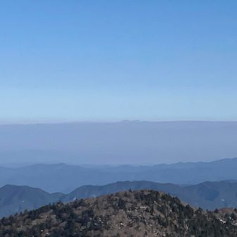 この辺に白山が見えるはずだけど、今日は無理
