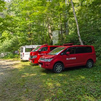 登山口に消防車両来てました。
何かな？