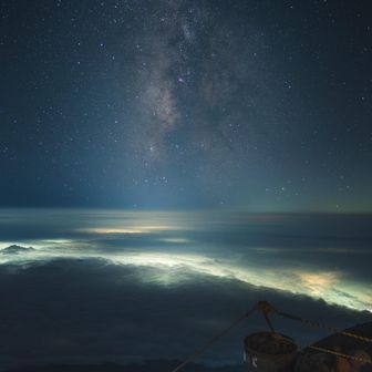 快晴予報だったので星を撮る為に夜中スタートで早めに登る事に✨
小屋から出たらいきなり天ノ川がドーンとお出迎え😍🌌✨撮るよね笑