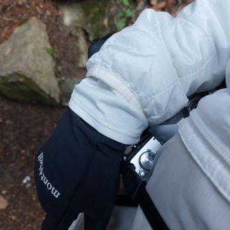 肘置きとか‥
(最近、ストラップ斜め掛けでこうするとめっちゃ楽なん気付いた)